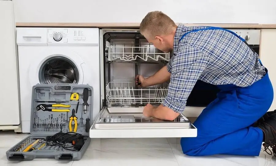Ferizli Gorenje servisi teknisyen ekibi beyaz eşya tamiri yaparken